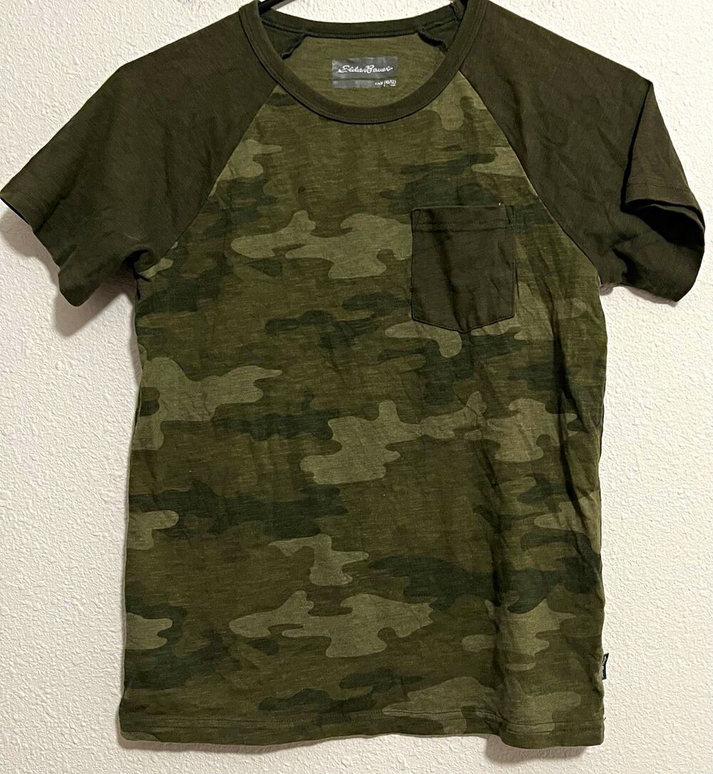 Eddie Bauer Unisex Kids M (10/12) Green Camo Pocket Crew Neck T-Shirt